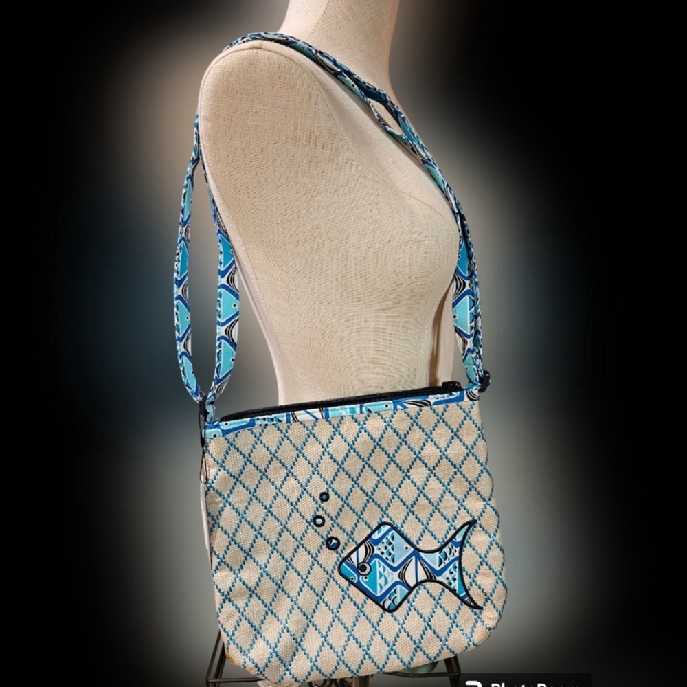 🐟 VERA BRADLEY Small Shoulder tote with blue floral adjustable straps BRAND NEW